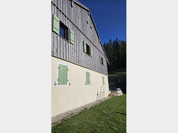 Menuiserie Pellet-Jambaz volets en bois