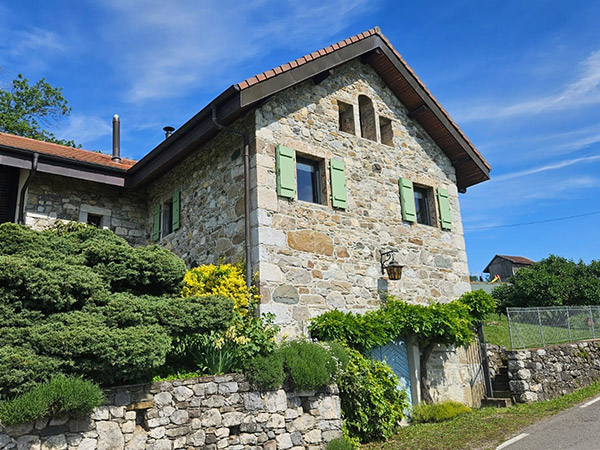 Menuiserie Pellet-Jambaz volets en bois